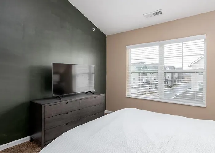 Landing Modern With Amazing Amenities *