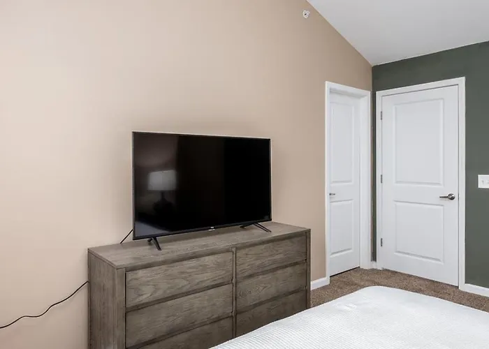 Landing Modern With Amazing Amenities Apartment