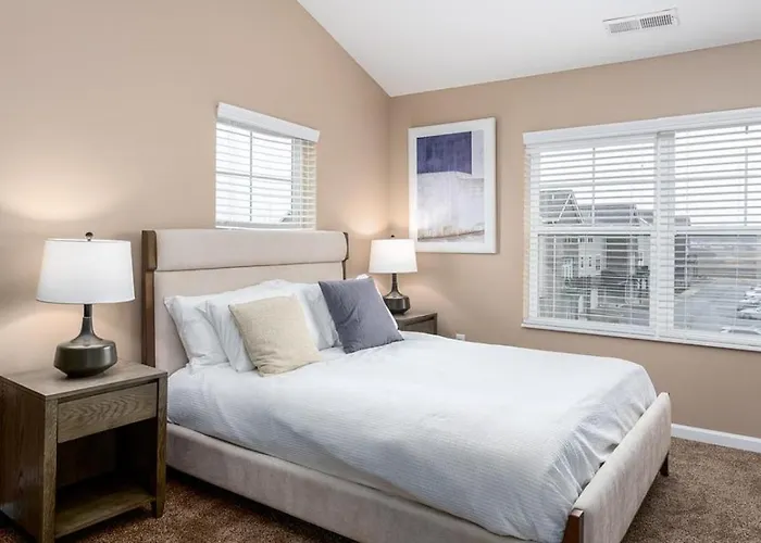 Apartment Landing Modern With Amazing Amenities *