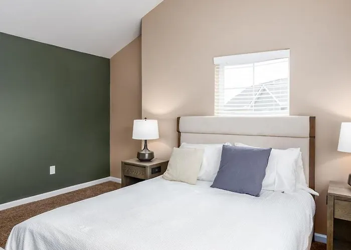 Apartment Landing Modern With Amazing Amenities *